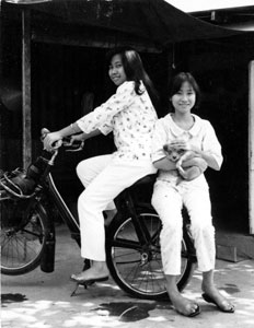 VDeux Sœurs en Solex 3800 Saigon