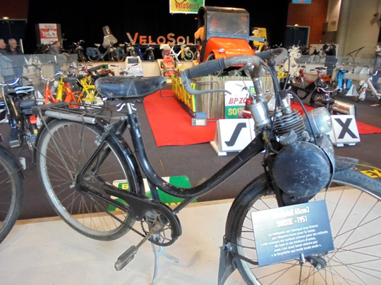 Un Vélosolex suisse fabriqué en 1951 par Hispanu-Suiza