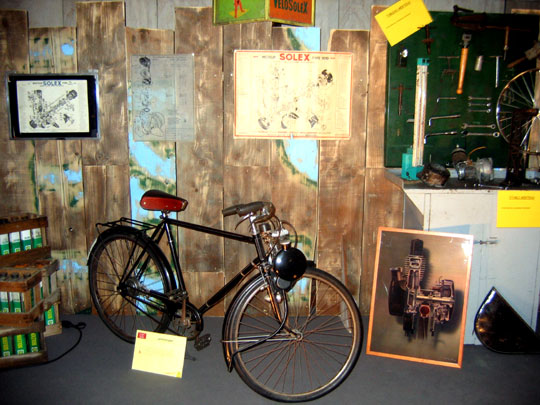 Le proto vélosolex dans son atelier