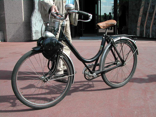 Un Vélosolex 45 construit à deux exemplaires par l'usine de Courbevoie