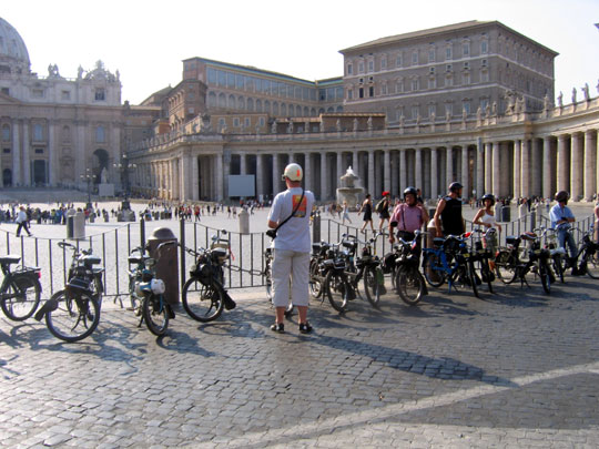 Les solex sur la Piazza Pio XII