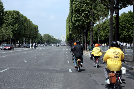 La remontée des Champs Elysées 
