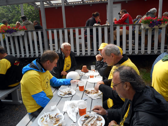 Le déjeuner avec le typique hareng fumé de Bornholm