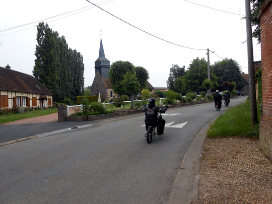 Les Dunkerquois traversant un village du pays de Bray