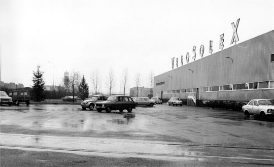 Le parking de l'usine SEMI