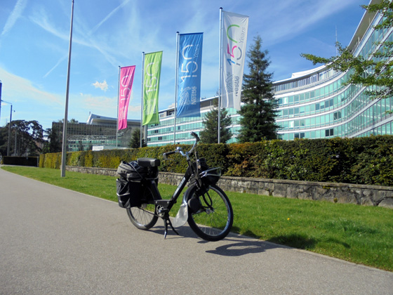 La piste cyclable passe devant le siège mondial de Nestlé