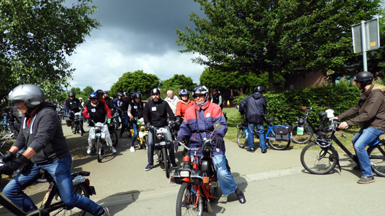 Une participante néerlandaise fidèle  aux rallyes de vélosolex en France
