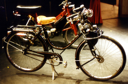 Solex Hispano Suiza modèle exposé à Courbevoie