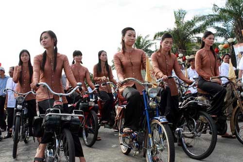 Défilé de Velosolex et Mobylettes à Saïgon